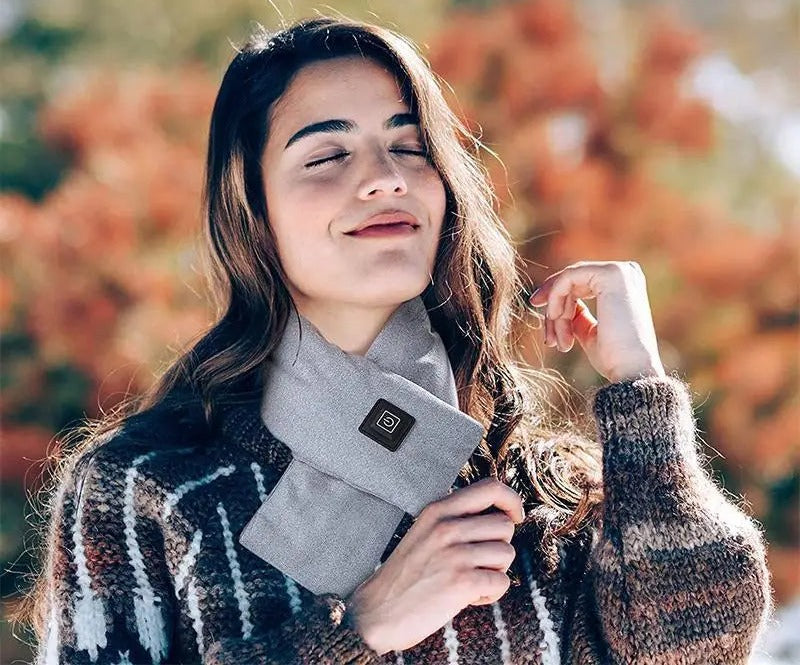 Woman wearing the grey USB heated scarf in autumn